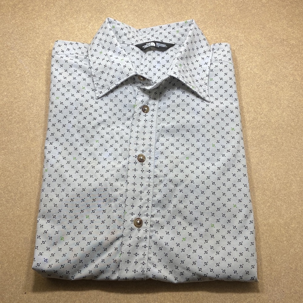 NORTHFACE Mens short sleeve button down, gray and black, green accents, size L